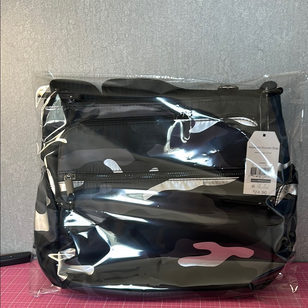 Time and Tru Black and Gray Messenger Bag with Urban Camouflage NWT - Picture 8 of 8
